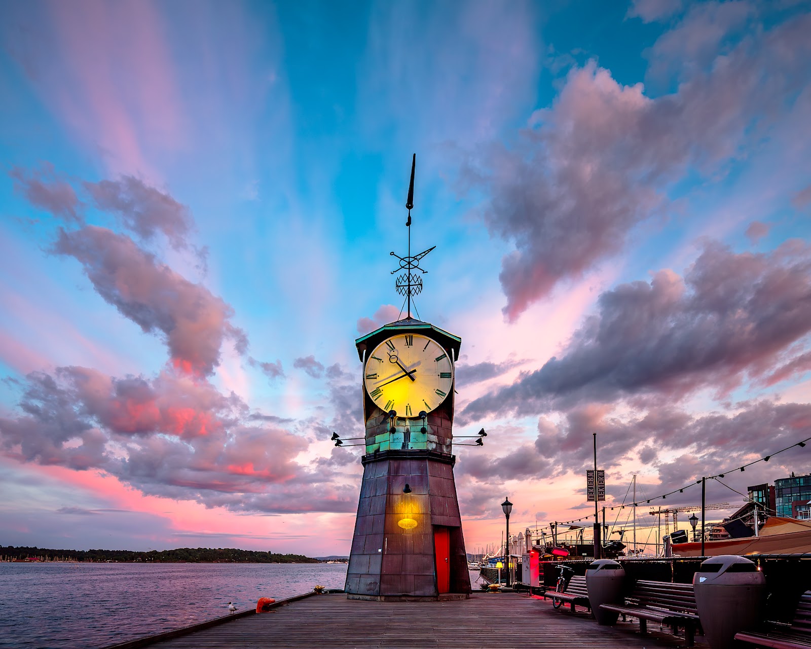 Evening stroll at Aker Brygge – Outdoors, Oslo