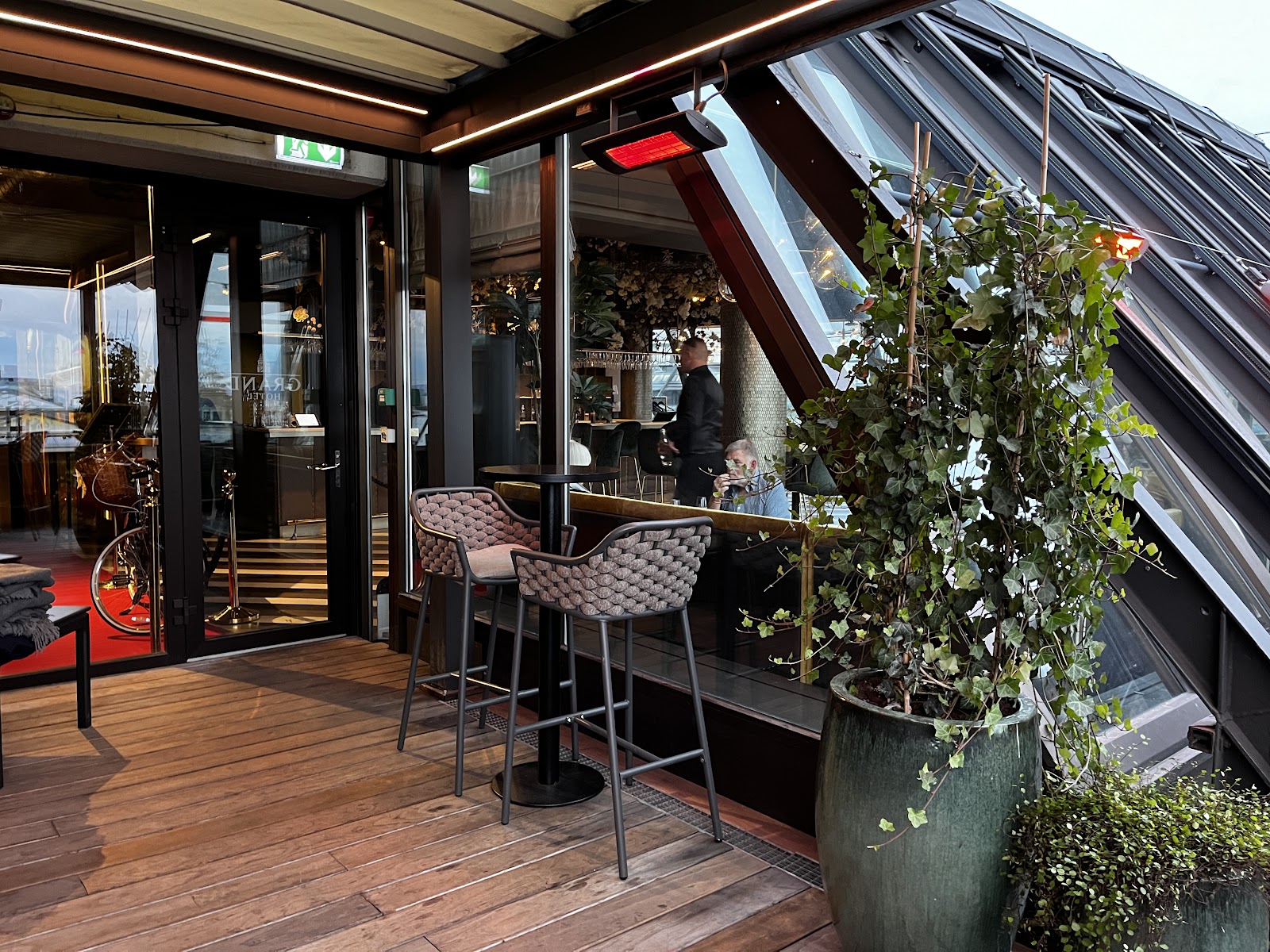 Toit Takbar – Bar, Oslo